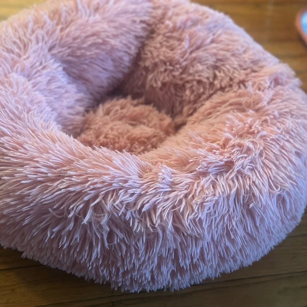 Pink Plush Cat Bed with Cozy Faux Fur